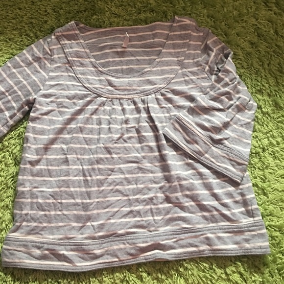 Old Navy Tops - Old Navy grey and white strips top size M Old Navy Tops - Old Navy grey and white strips top size M